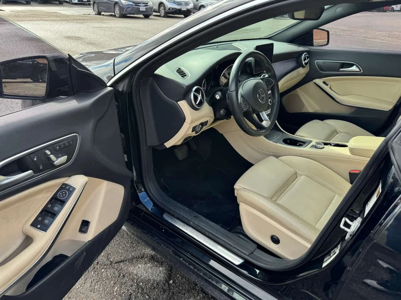 Mercedes-Benz CLA 250 4MATIC * AMG PACK* ПАНОРАМА* ПОДГРЕВИ* КАМЕРА* , снимка 10 - Автомобили и джипове - 54456339