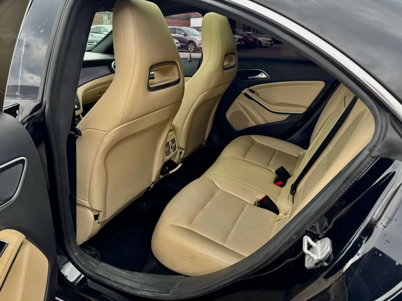 Mercedes-Benz CLA 250 4MATIC * AMG PACK* ПАНОРАМА* ПОДГРЕВИ* КАМЕРА* , снимка 14 - Автомобили и джипове - 54456339