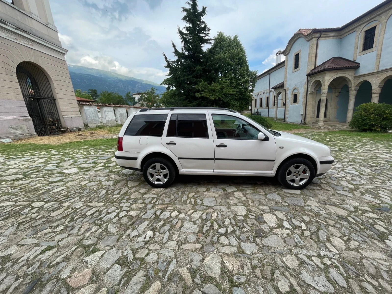 VW Golf 1.9TDI 101кс КЛИМАТРОНИК НАВИГАЦИЯ , снимка 6 - Автомобили и джипове - 54802276