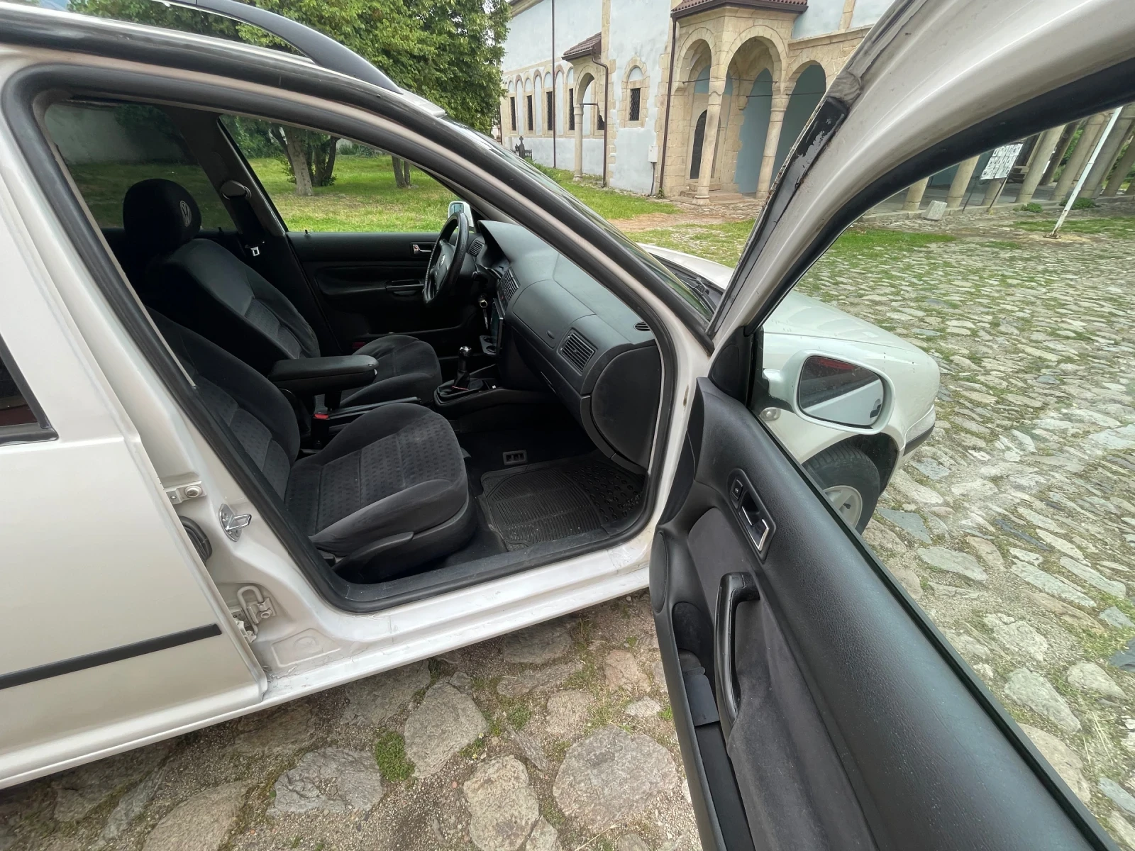 VW Golf 1.9TDI 101кс КЛИМАТРОНИК НАВИГАЦИЯ , снимка 11 - Автомобили и джипове - 54802276