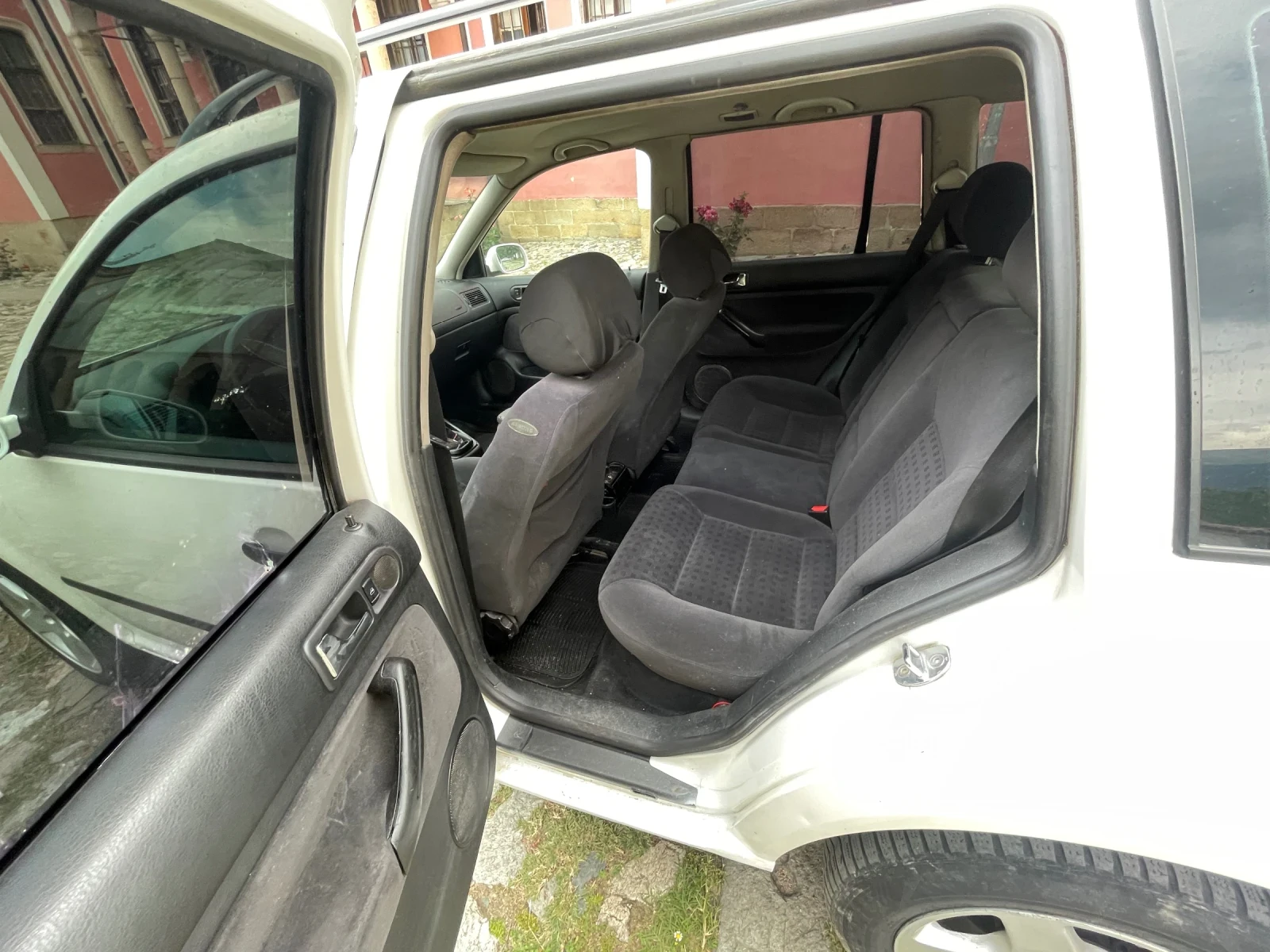 VW Golf 1.9TDI 101кс КЛИМАТРОНИК НАВИГАЦИЯ , снимка 10 - Автомобили и джипове - 54802276