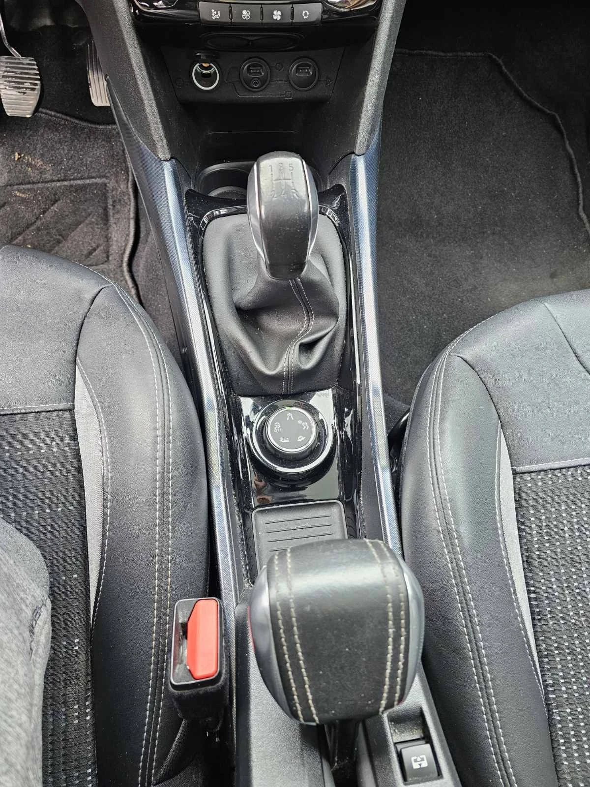 Peugeot 2008, снимка 16 - Автомобили и джипове - 55038732