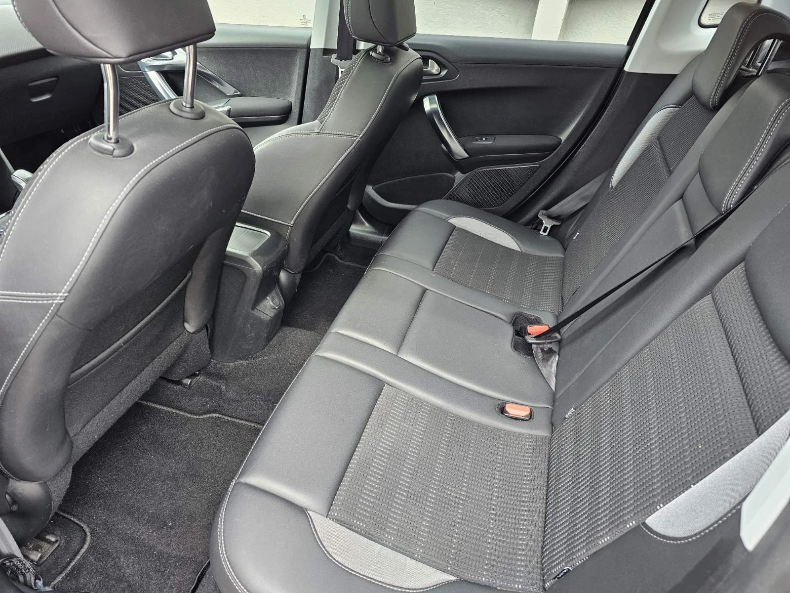 Peugeot 2008, снимка 15 - Автомобили и джипове - 55038732