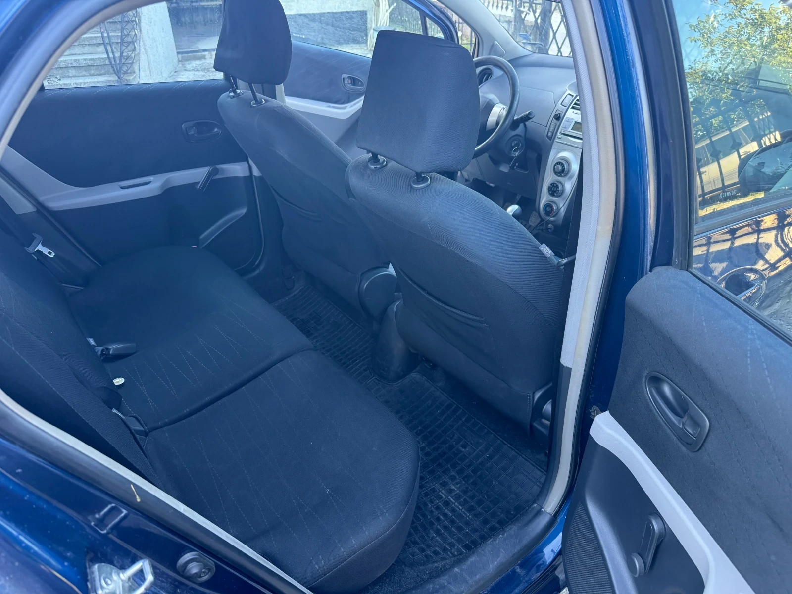 Toyota Yaris 1.3, снимка 9 - Автомобили и джипове - 55036663