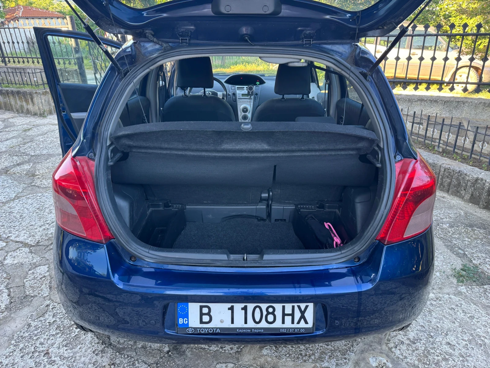 Toyota Yaris 1.3, снимка 7 - Автомобили и джипове - 55036663