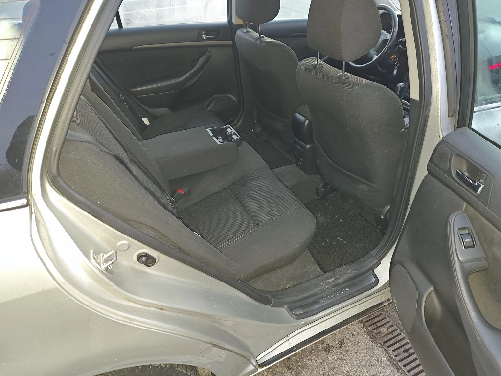 Toyota Avensis 2.0i, снимка 8 - Автомобили и джипове - 55415493