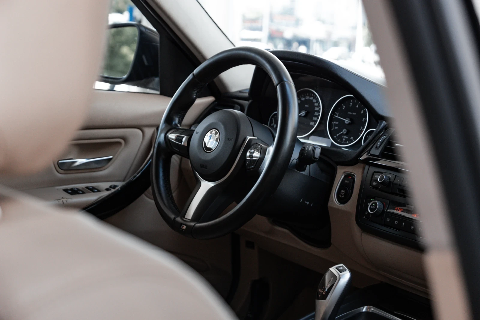 BMW 320 I  // X Drive // M Pack, снимка 10 - Автомобили и джипове - 55658005