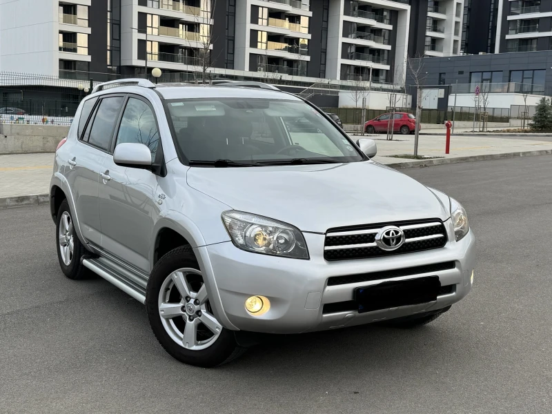 Toyota Rav4 ВСИЧКИ ЕКСТРИ, снимка 1 - Автомобили и джипове - 47344584