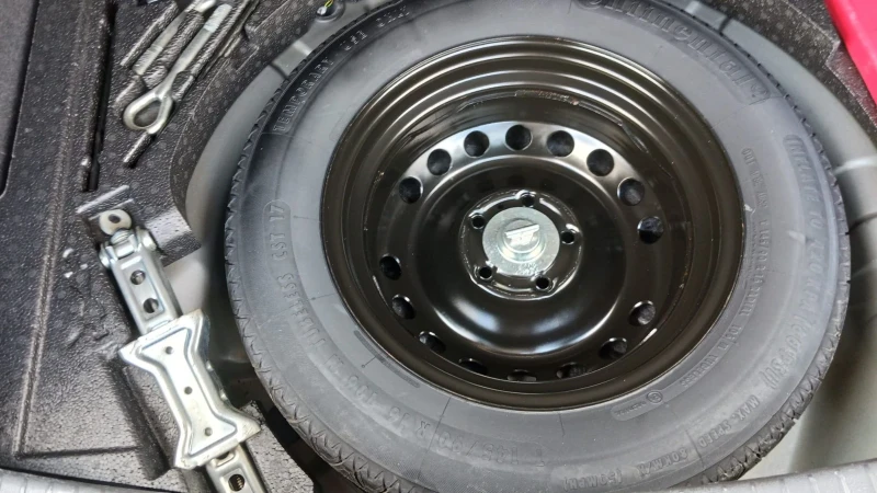 Nissan Qashqai 2.0, снимка 12 - Автомобили и джипове - 50986291