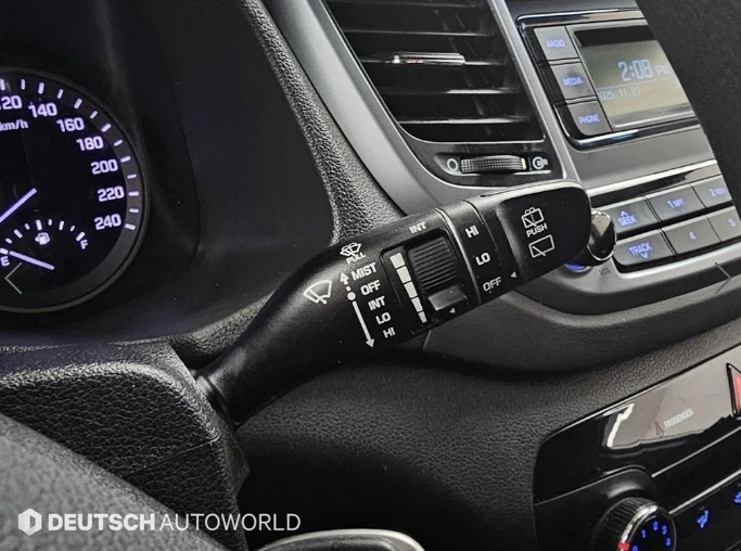 Hyundai Tucson 2.0 CRDI / АВТОМАТИК / СЕРВИЗНА ИСТОРИЯ !!!, снимка 14 - Автомобили и джипове - 53430567