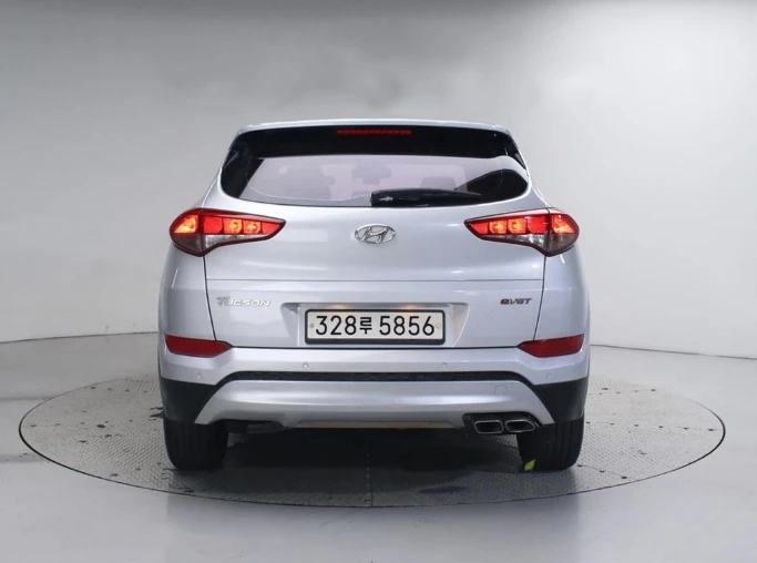 Hyundai Tucson 2.0 CRDI / АВТОМАТИК / СЕРВИЗНА ИСТОРИЯ !!!, снимка 4 - Автомобили и джипове - 53430567
