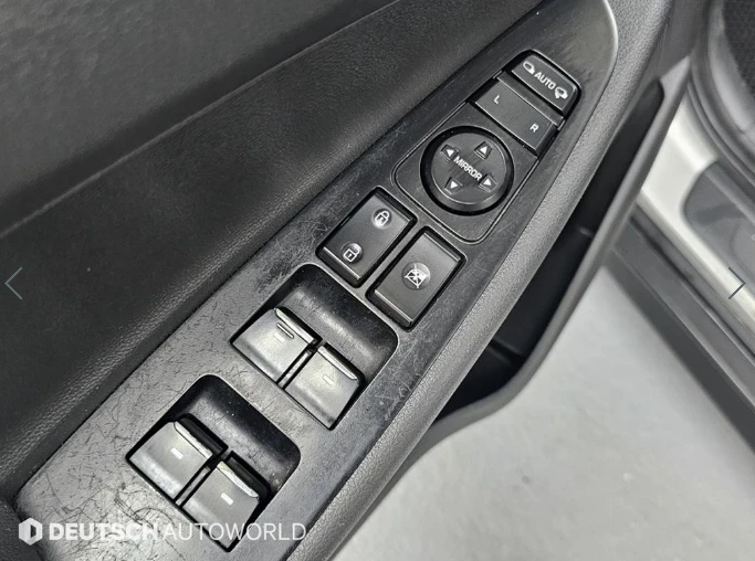 Hyundai Tucson 2.0 CRDI / АВТОМАТИК / СЕРВИЗНА ИСТОРИЯ !!!, снимка 13 - Автомобили и джипове - 53430567