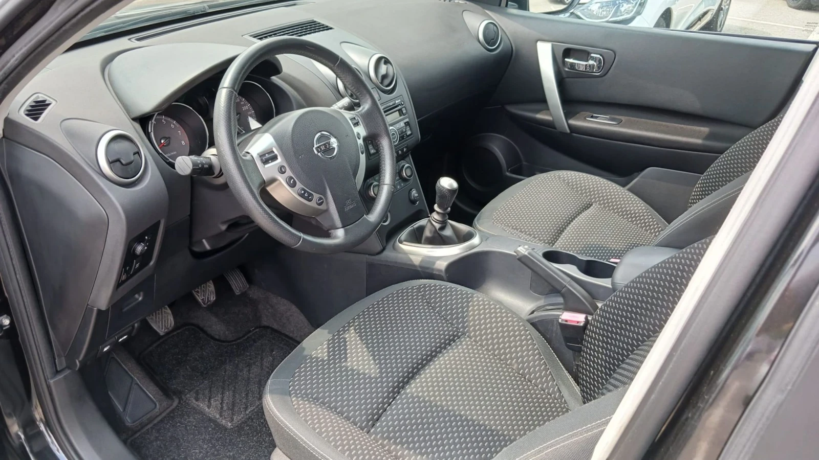 Nissan Qashqai 2.0 - изображение 7