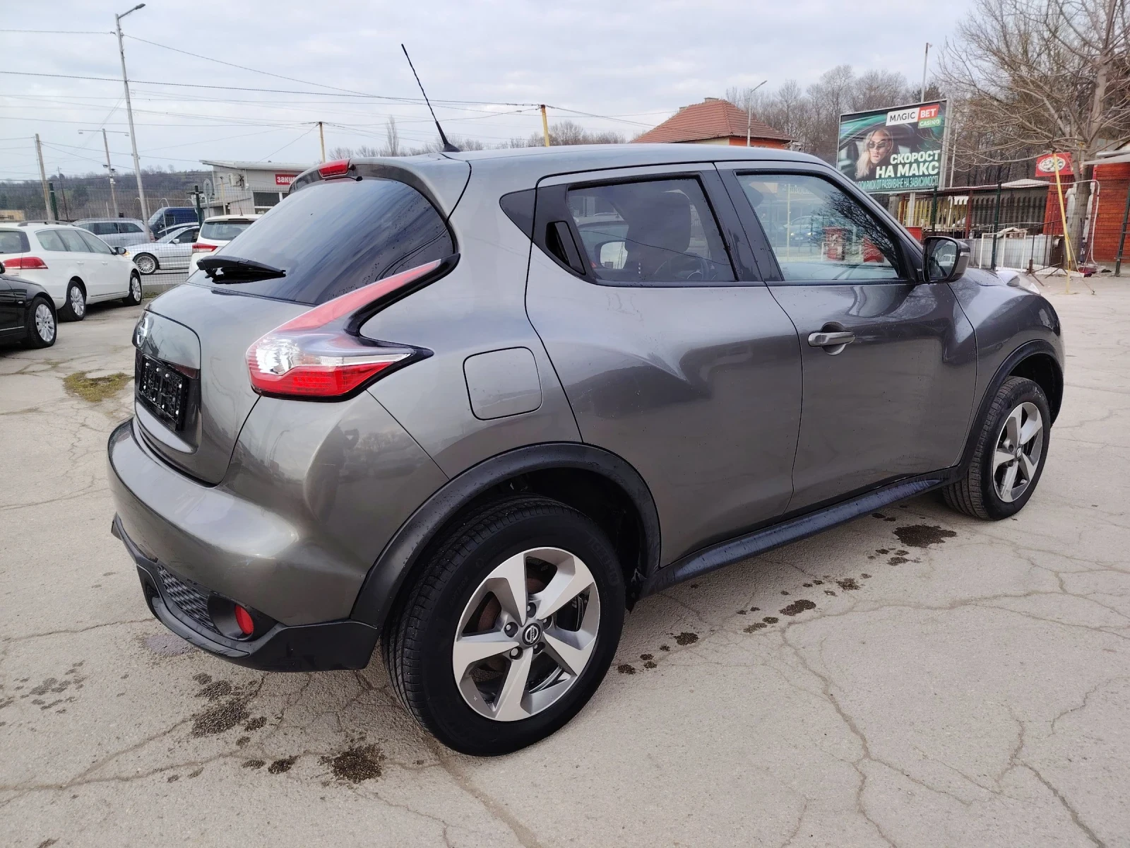 Nissan Juke 1.6i gaz, снимка 5 - Автомобили и джипове - 53916406