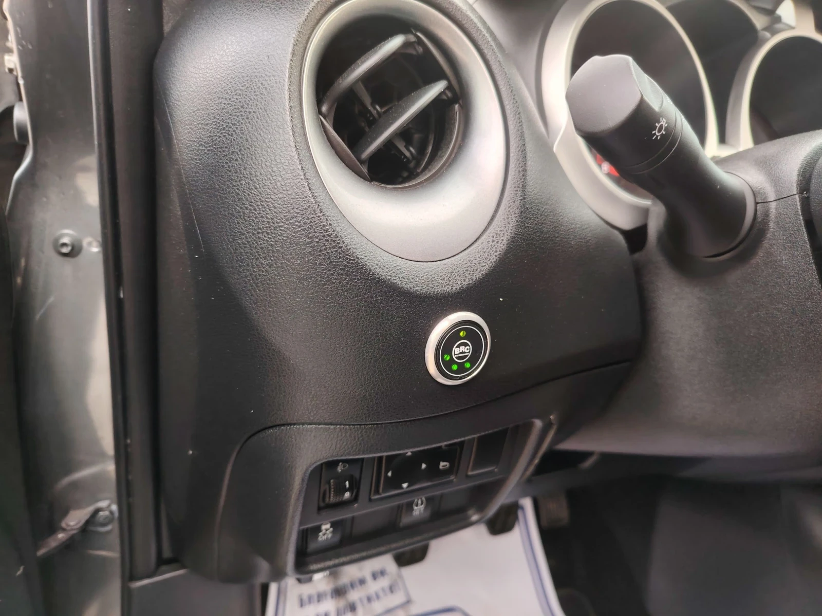 Nissan Juke 1.6i gaz, снимка 13 - Автомобили и джипове - 53916406