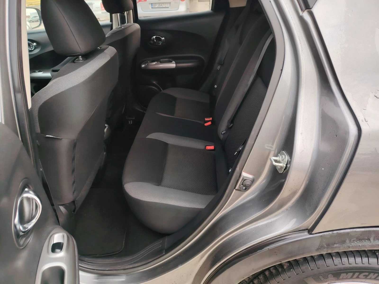 Nissan Juke 1.6i gaz, снимка 8 - Автомобили и джипове - 53916406