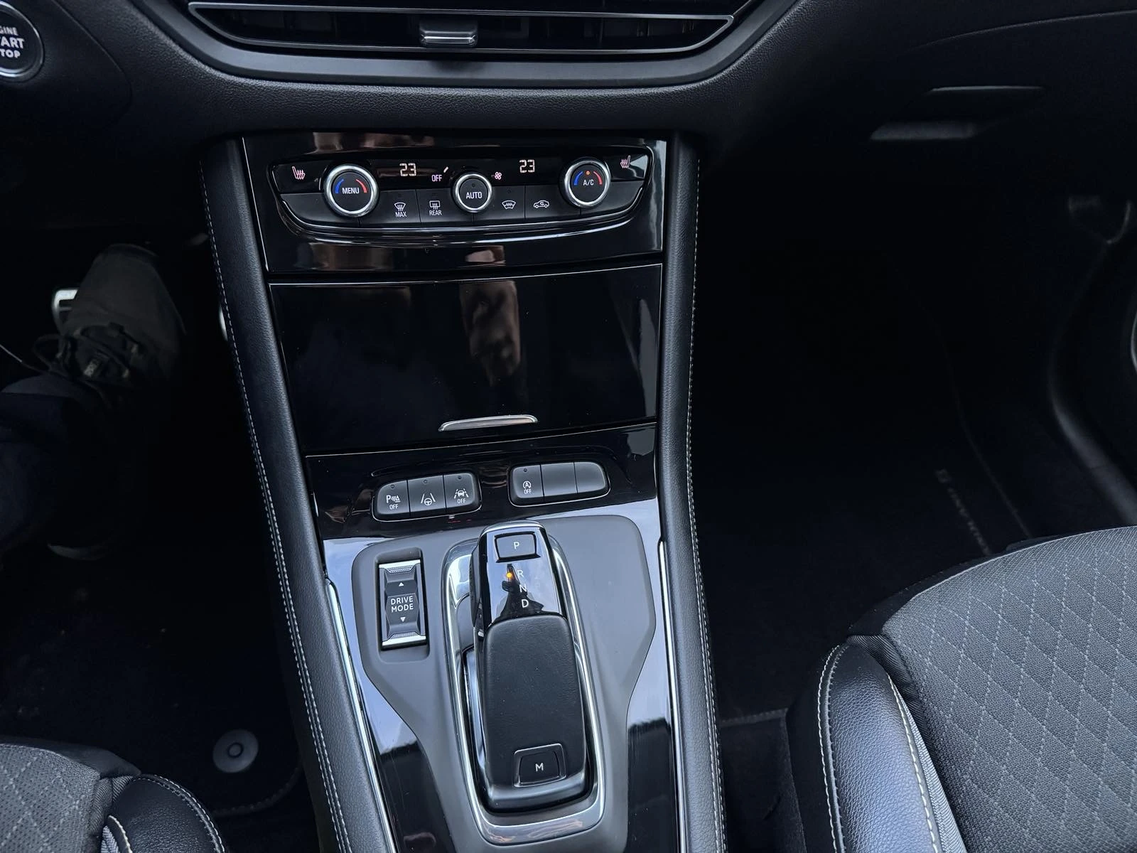 Opel Grandland X DIESEL* LED* FULL* 16700km* AVTOMAT, снимка 15 - Автомобили и джипове - 54283972