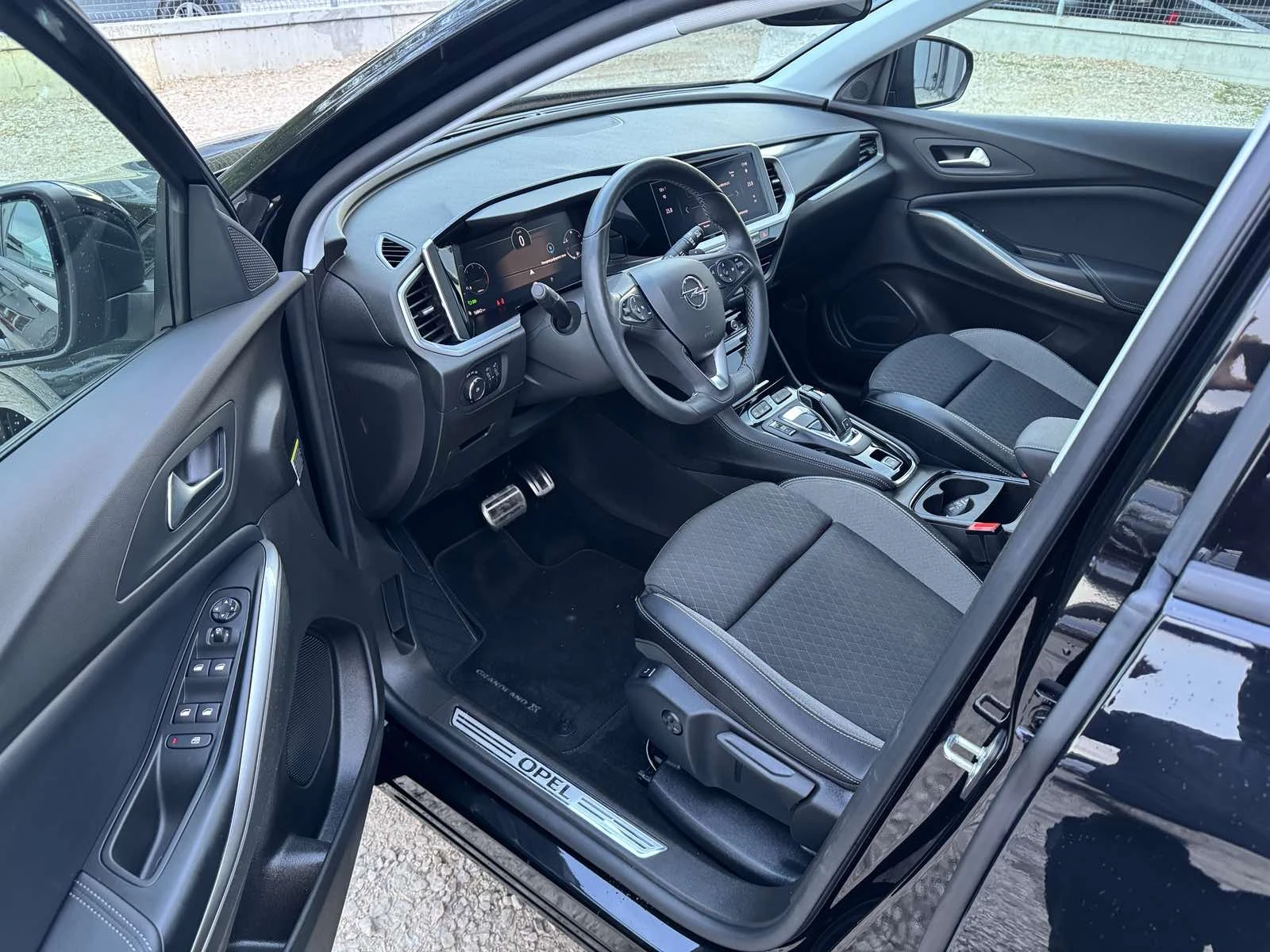 Opel Grandland X DIESEL* LED* FULL* 16700km* AVTOMAT, снимка 11 - Автомобили и джипове - 54283972