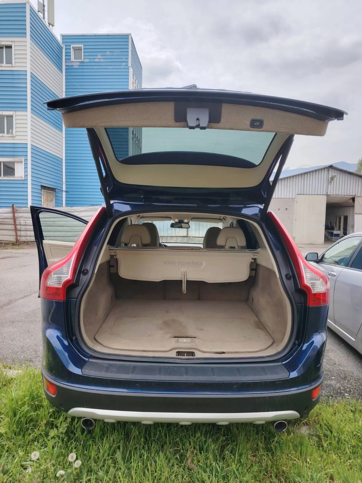 Volvo XC60 Ocean Race, снимка 7 - Автомобили и джипове - 54594777