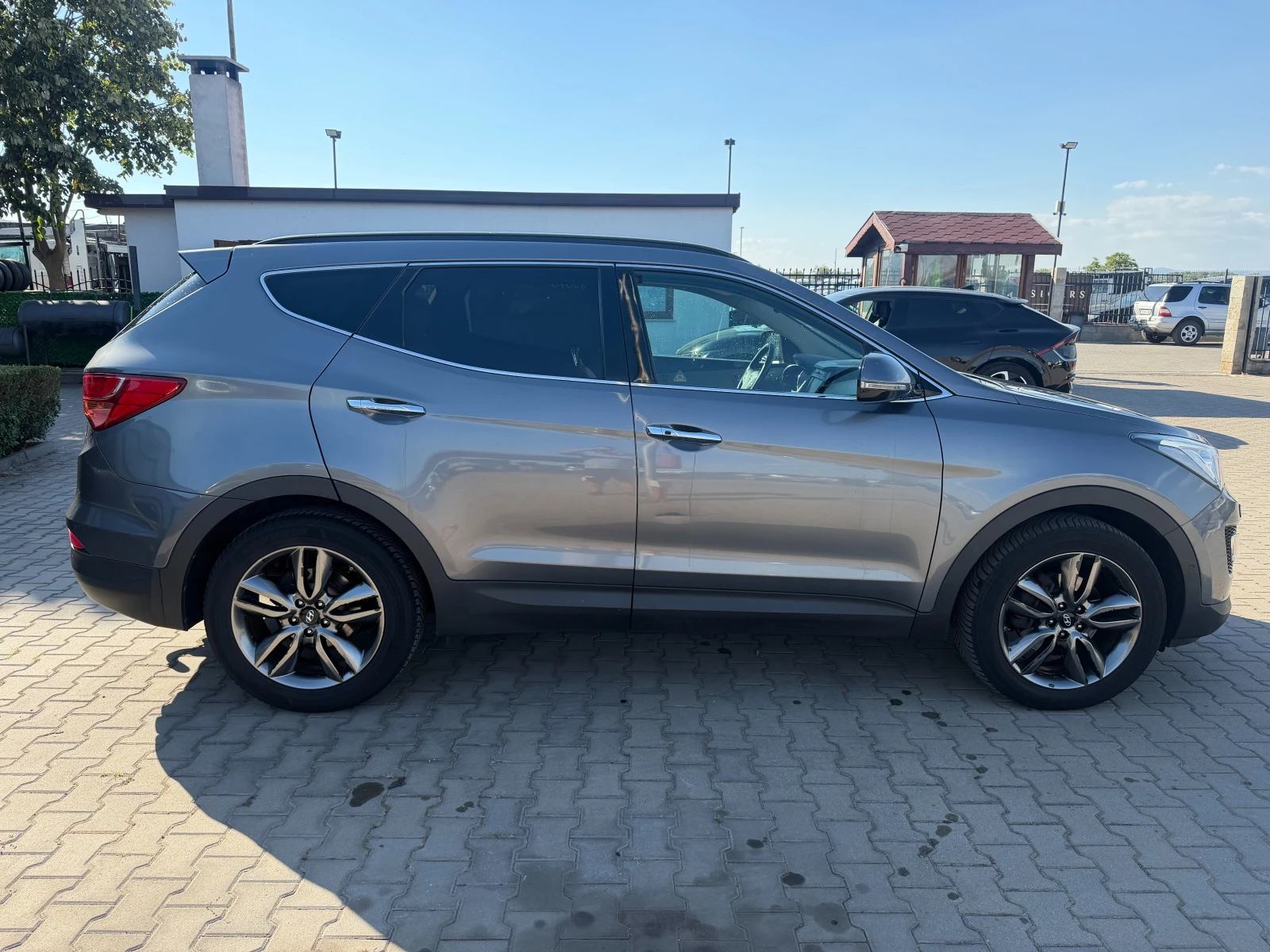 Hyundai Santa fe 2.2CRDI 4WD AVTOMAT/KOJA/NAVI/KAMERA EURO 6, снимка 5 - Автомобили и джипове - 56119803