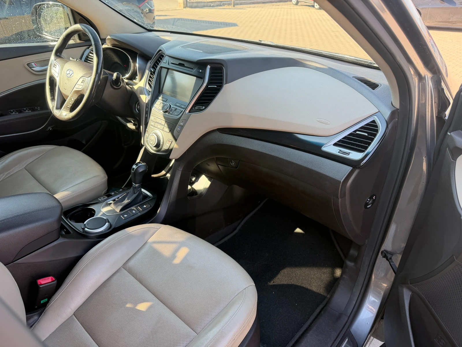 Hyundai Santa fe 2.2CRDI 4WD AVTOMAT/KOJA/NAVI/KAMERA EURO 6, снимка 11 - Автомобили и джипове - 56119803
