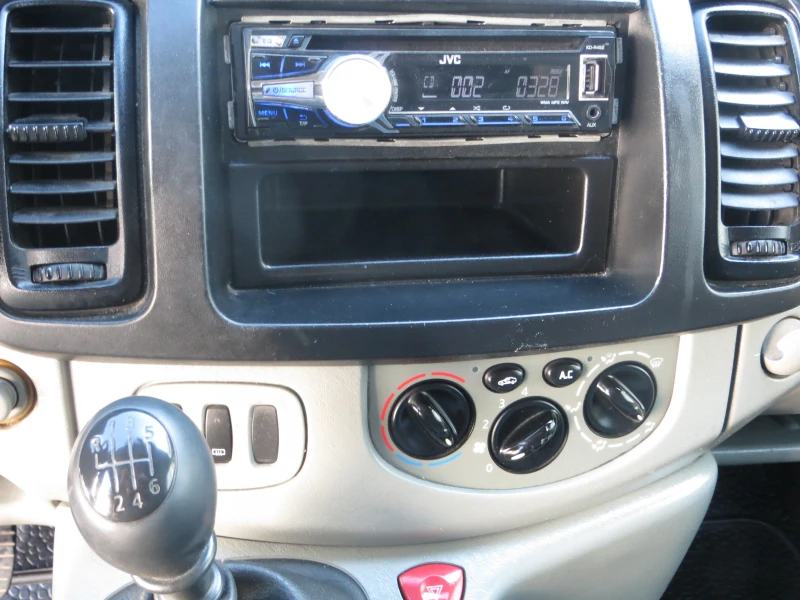 Renault Trafic 1, 9 DCI, снимка 10 - Бусове и автобуси - 51531058