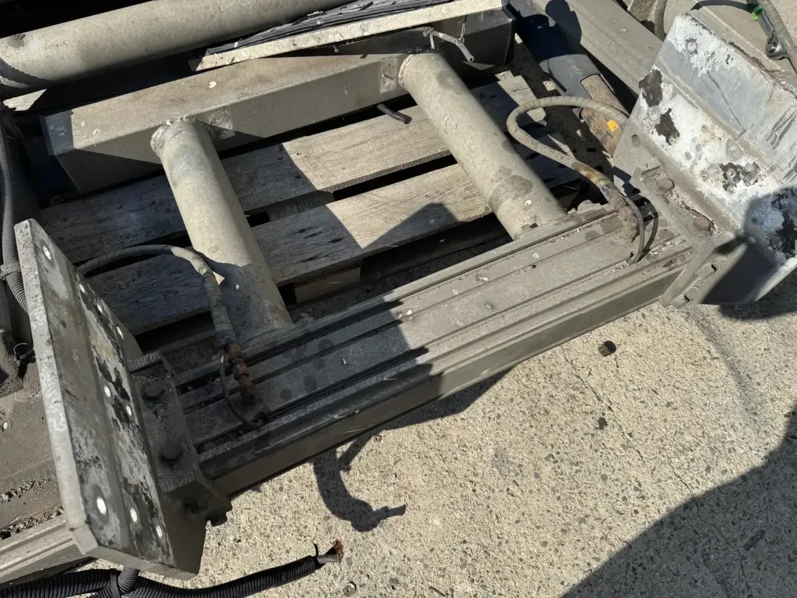 Iveco Daily Падащ борд 1 тон - изображение 5