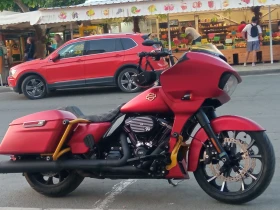     Harley-Davidson Custom ROAD GLADE