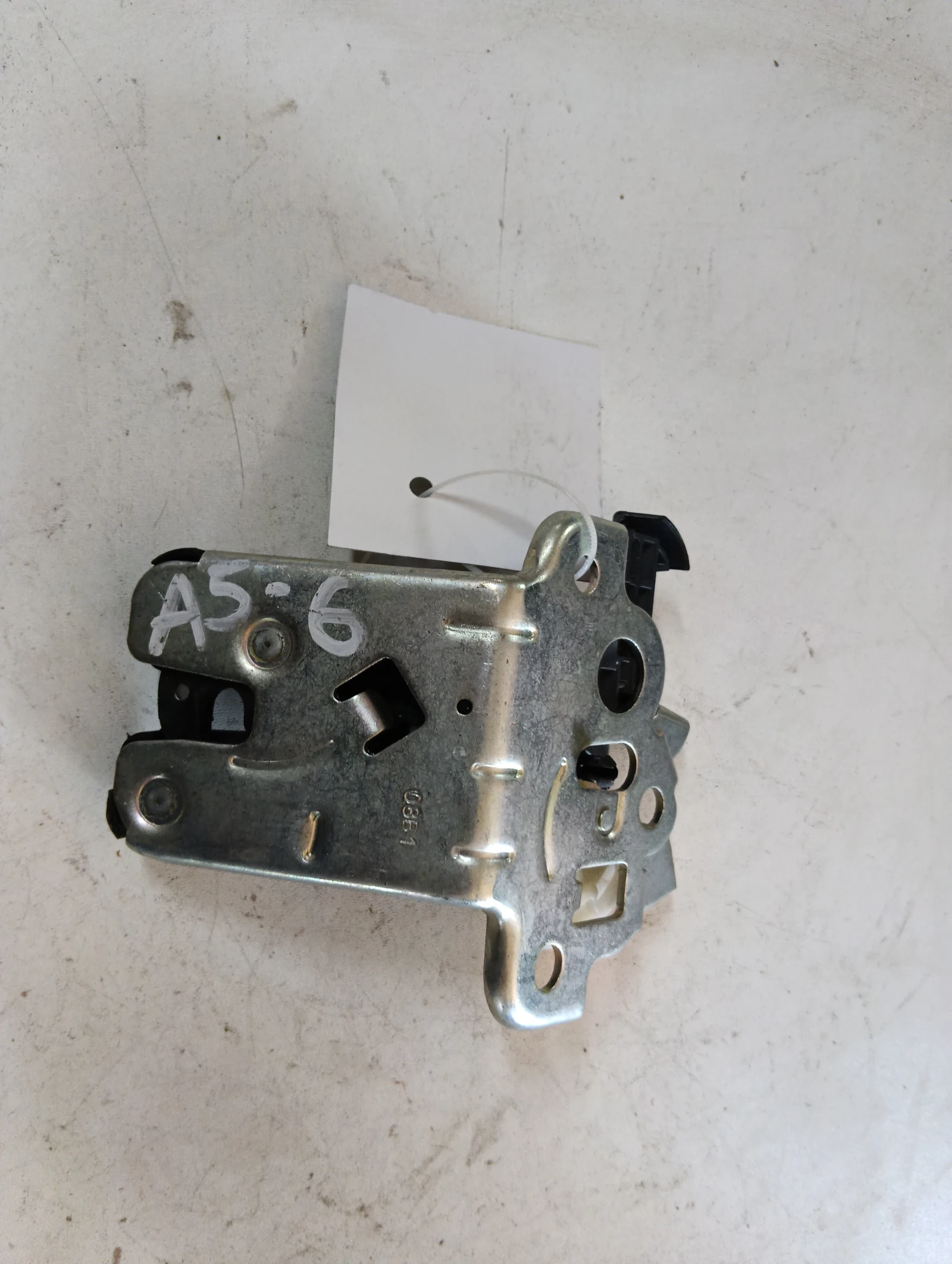 брава заден капак 8K9827505A Audi A5 Sportback