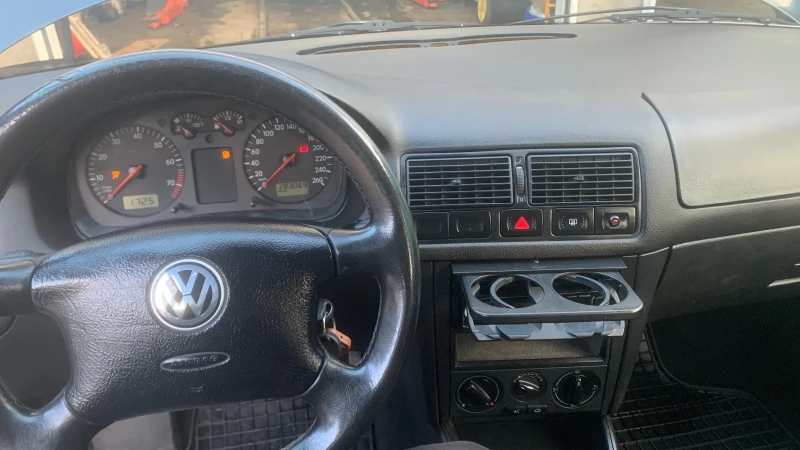 VW Golf 1.6 101, снимка 16 - Автомобили и джипове - 49274515