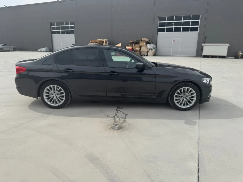 BMW 530E Plug-in hybrid, xDrive, Luxury line, снимка 3 - Автомобили и джипове - 49549230