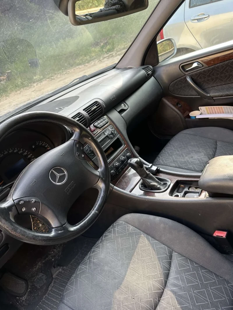 Mercedes-Benz C 220, снимка 4 - Автомобили и джипове - 52144295