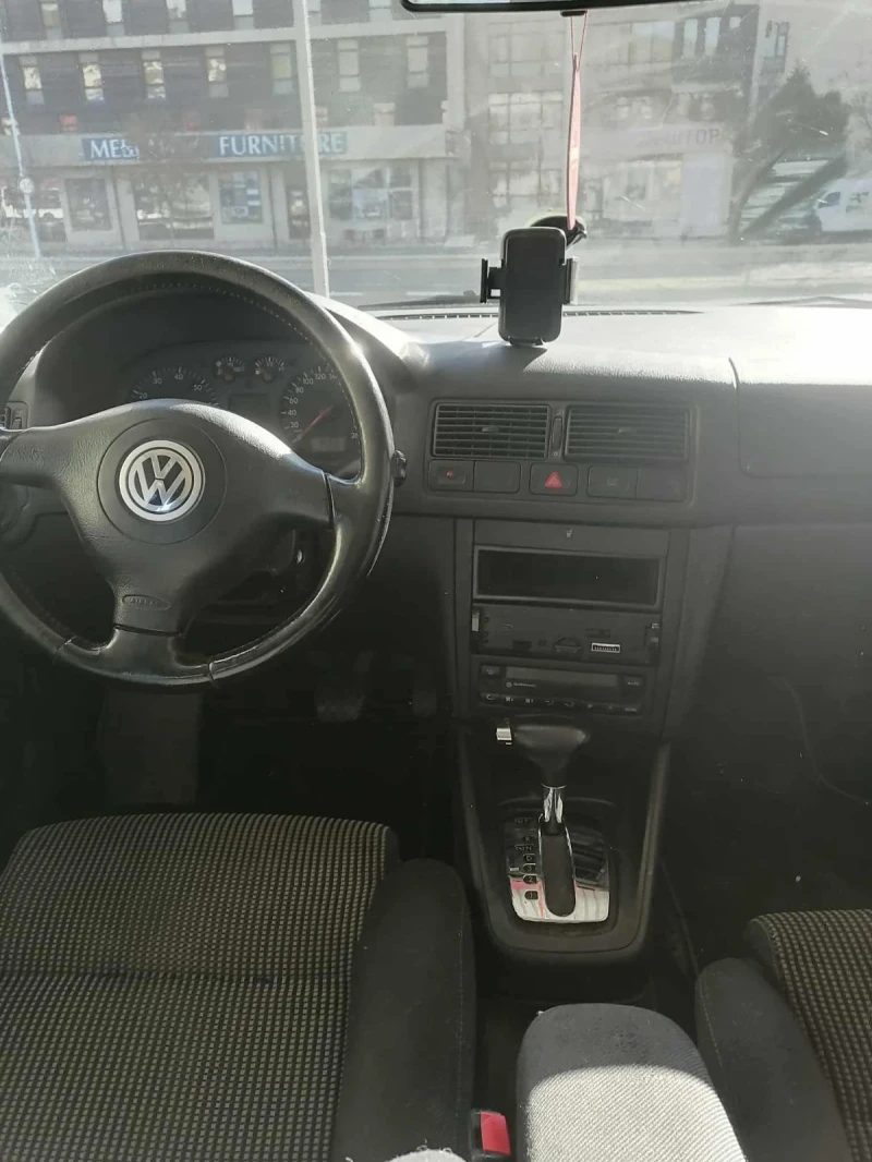 VW Golf 1.6, снимка 4 - Автомобили и джипове - 52696537