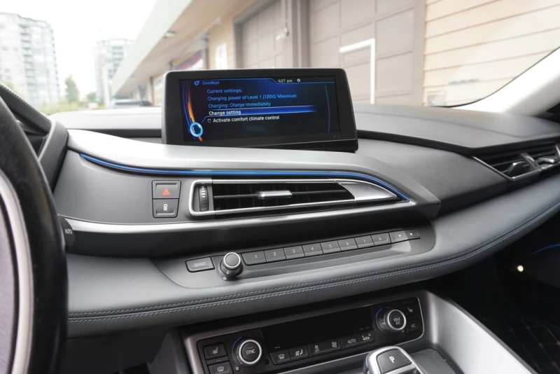 BMW i8 * 2dr Cpe * CARFAX * БЕЗ ПЪРВОНАЧАЛНА ВНОСКА, снимка 8 - Автомобили и джипове - 52891168