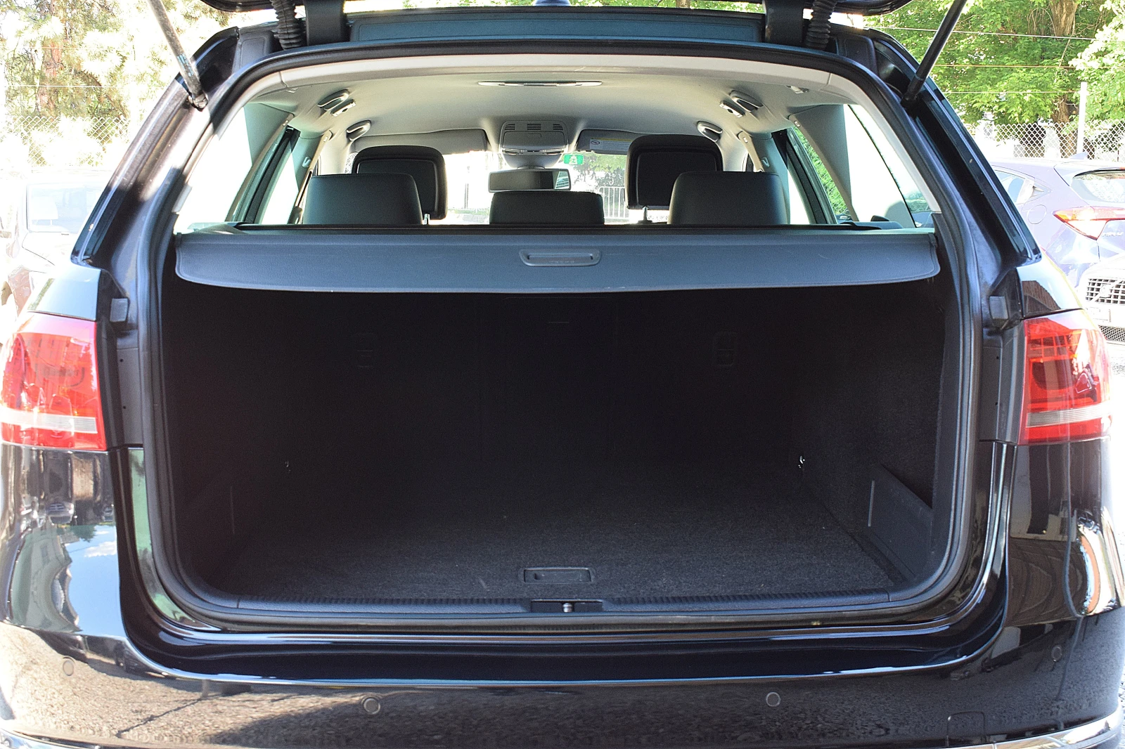 VW Passat 2.0ШВЕЙЦАРИЯ-ДИСТРОНИК/КОЖА/НАВИ/LANE ASSIST/BLISS - изображение 5
