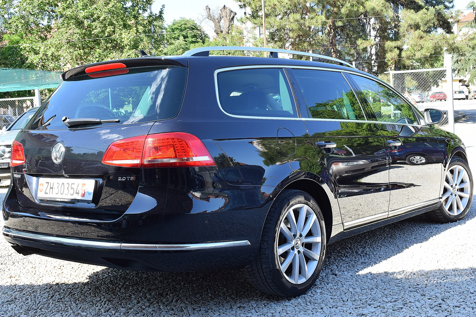 VW Passat 2.0ШВЕЙЦАРИЯ-ДИСТРОНИК/КОЖА/НАВИ/LANE ASSIST/BLISS - изображение 4