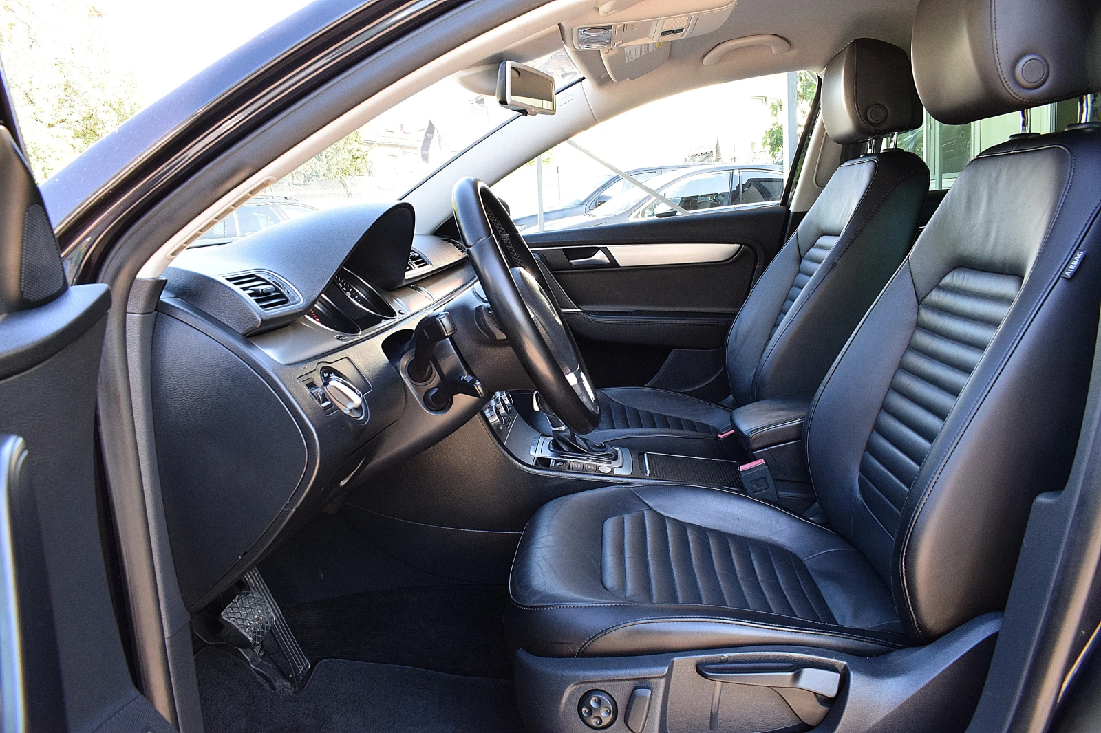 VW Passat 2.0ШВЕЙЦАРИЯ-ДИСТРОНИК/КОЖА/НАВИ/LANE ASSIST/BLISS - изображение 7