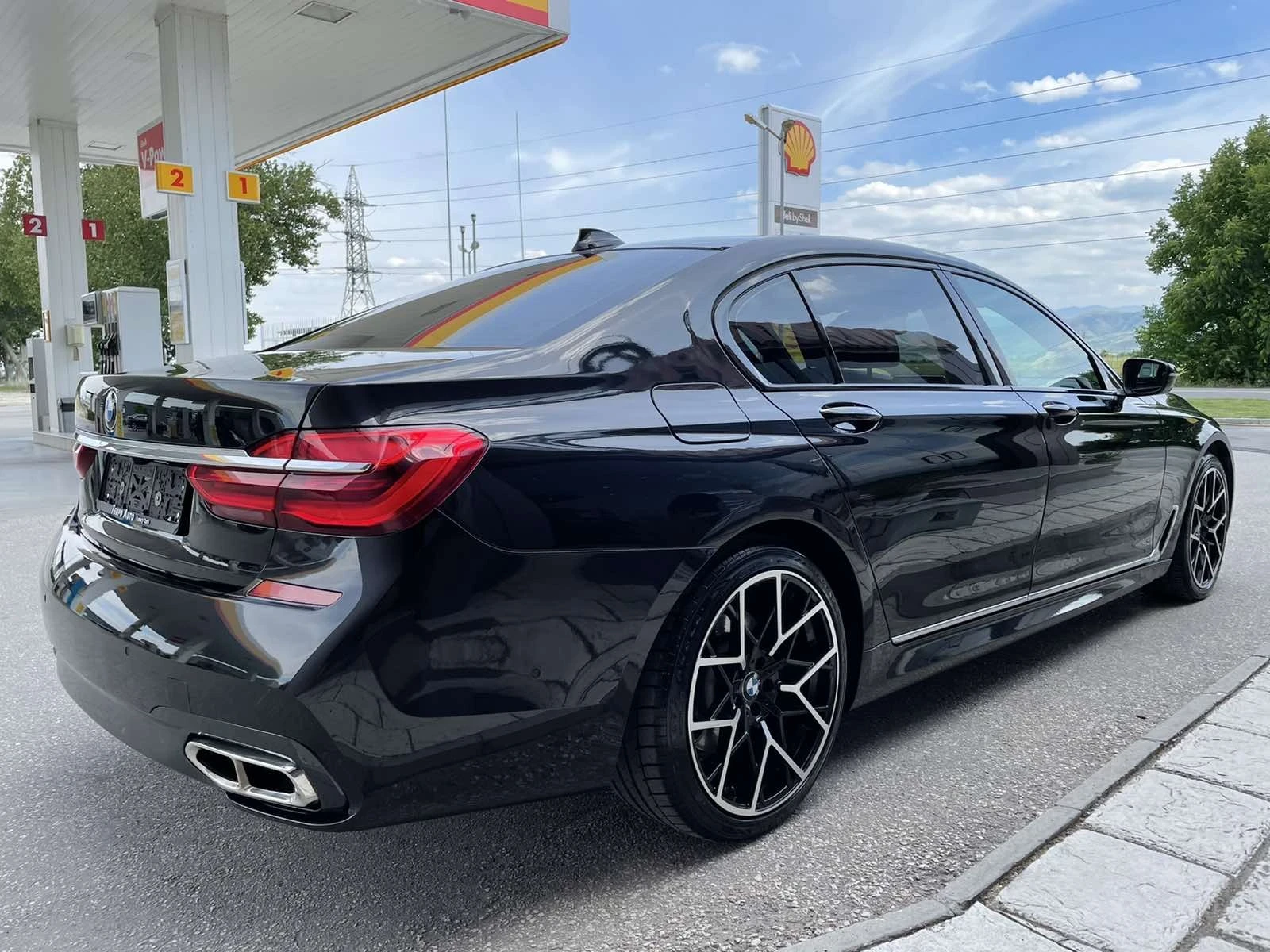 BMW 730 Дълга база - изображение 2