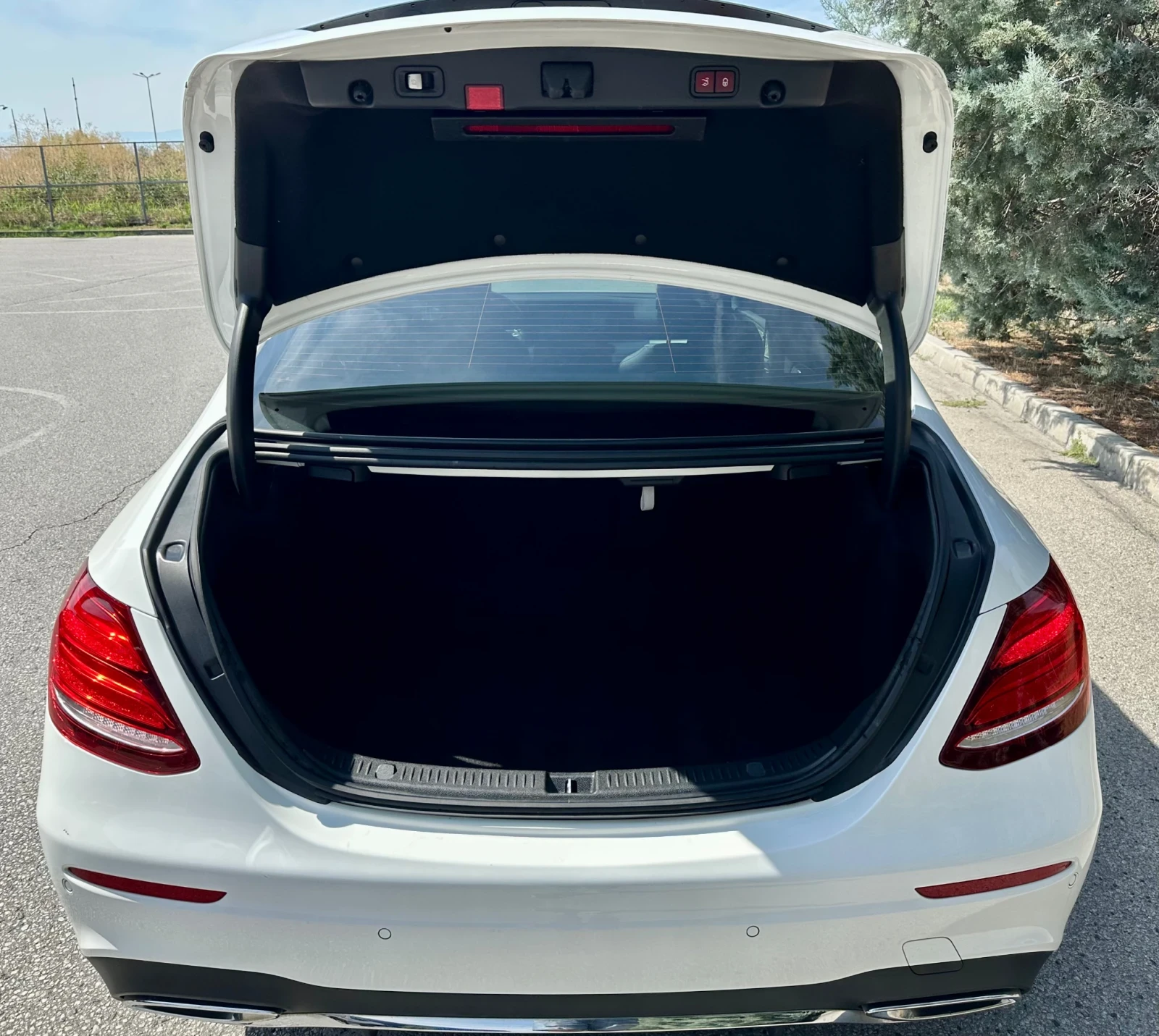 Mercedes-Benz E 220 D/300D/AMG/PANO/360 /MULTIBEAM/KEYLESS/МАСАЖ/DISTR - изображение 6