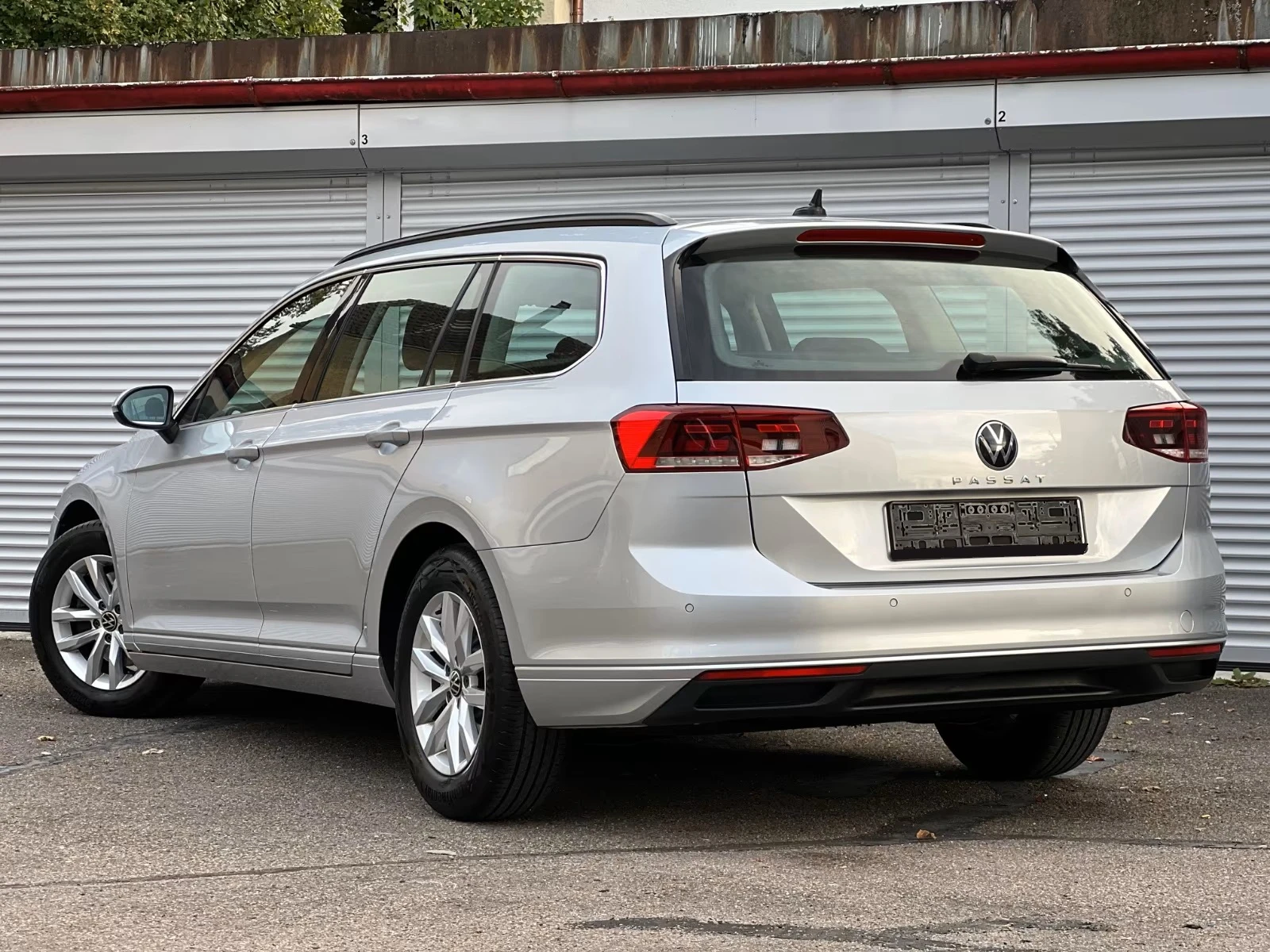 VW Passat Variant Business 2.0 Automatik ACC LED KAM #iCarbg - изображение 4
