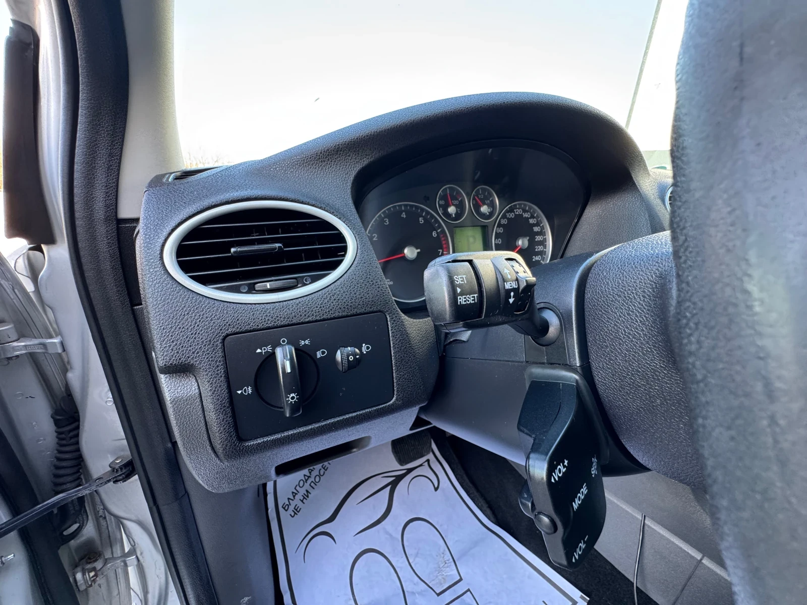 Ford Focus 1.6 16V Бензин Автомат Навигация, снимка 10 - Автомобили и джипове - 53714737