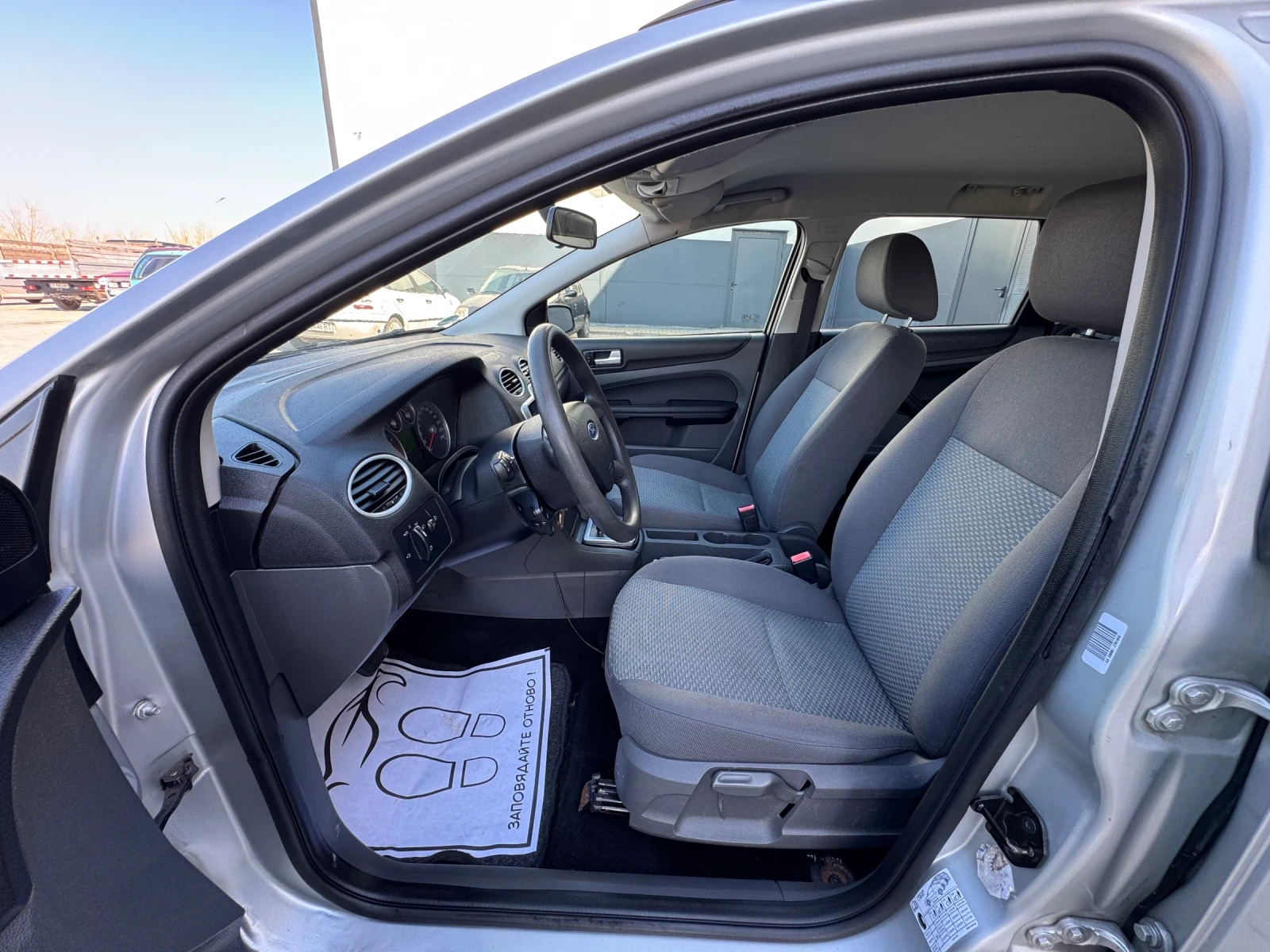 Ford Focus 1.6 16V Бензин Автомат Навигация, снимка 8 - Автомобили и джипове - 53714737