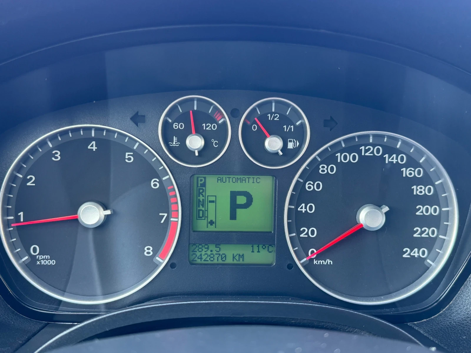 Ford Focus 1.6 16V Бензин Автомат Навигация, снимка 15 - Автомобили и джипове - 53714737