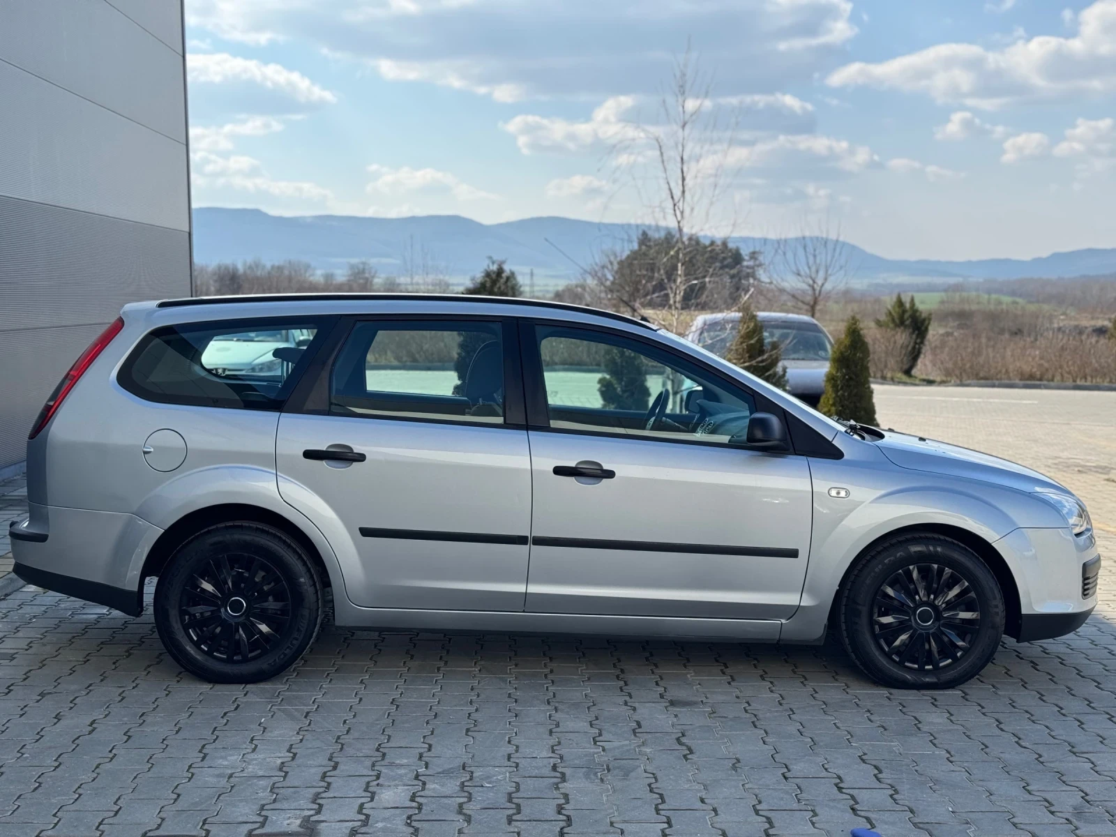 Ford Focus 1.6 16V Бензин Автомат Навигация, снимка 4 - Автомобили и джипове - 53714737