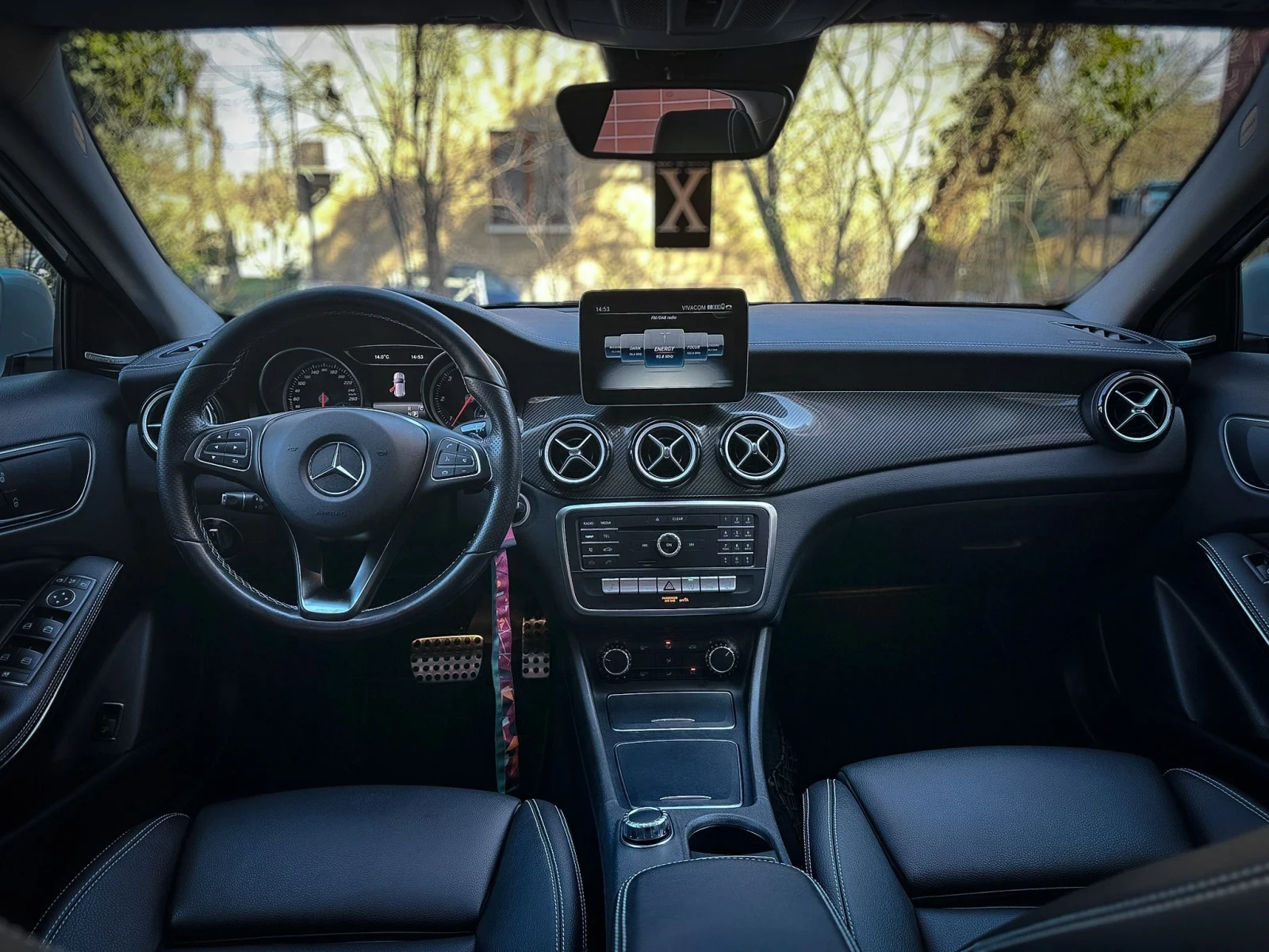 Mercedes-Benz GLA 220 FACE/AMG LINE/EDITION/HARMAN KARDON/PANORAMA/FULL, снимка 7 - Автомобили и джипове - 53841864
