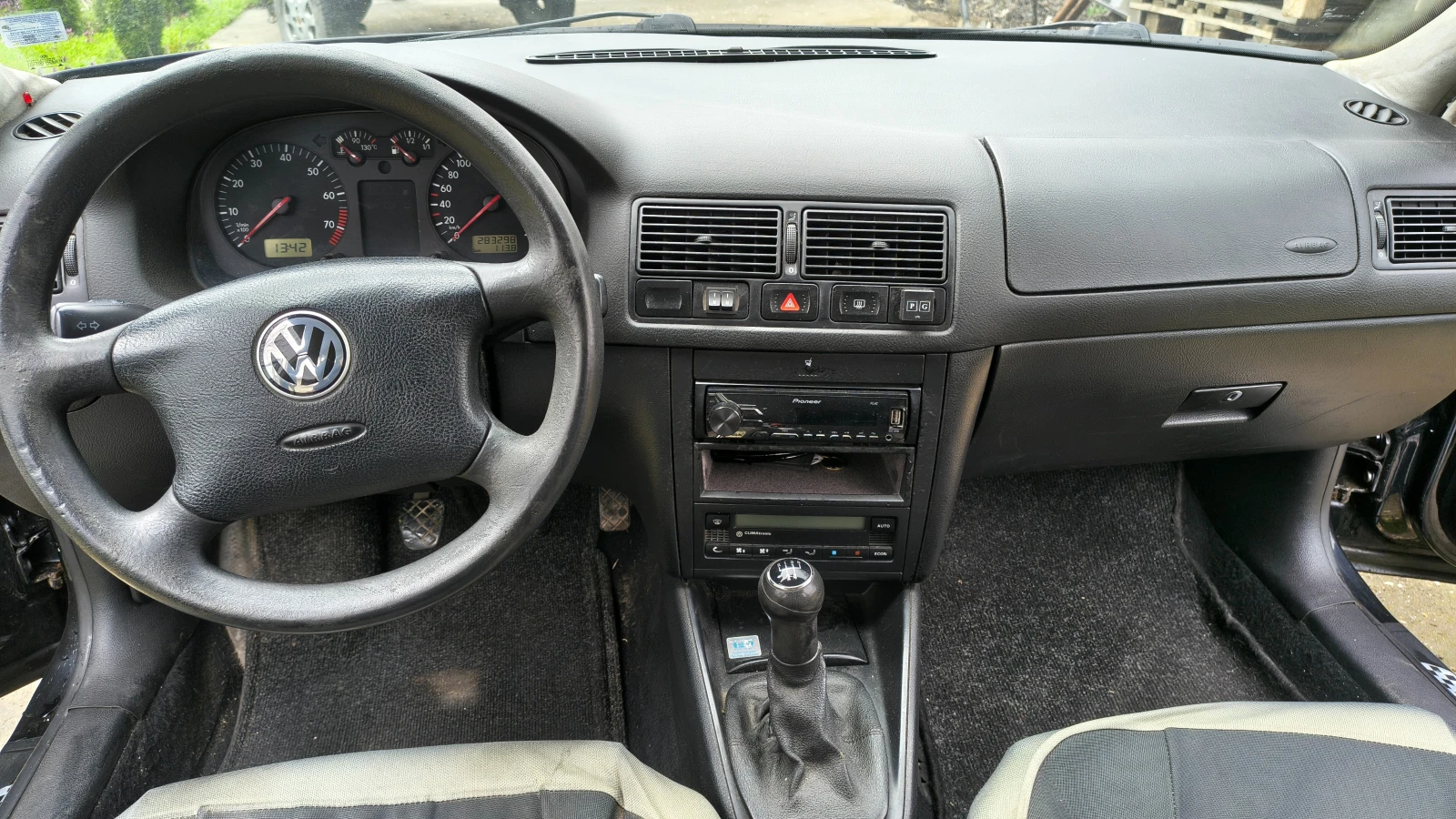 VW Golf 1.6sr, снимка 8 - Автомобили и джипове - 54031930