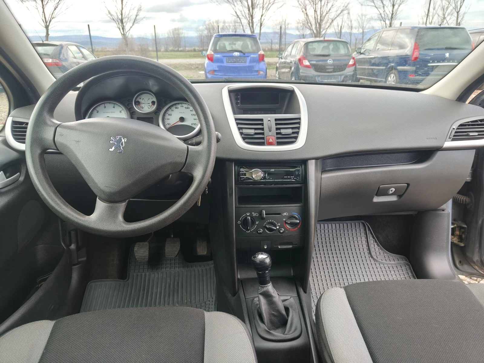 Peugeot 207 1.4i, снимка 9 - Автомобили и джипове - 54088226