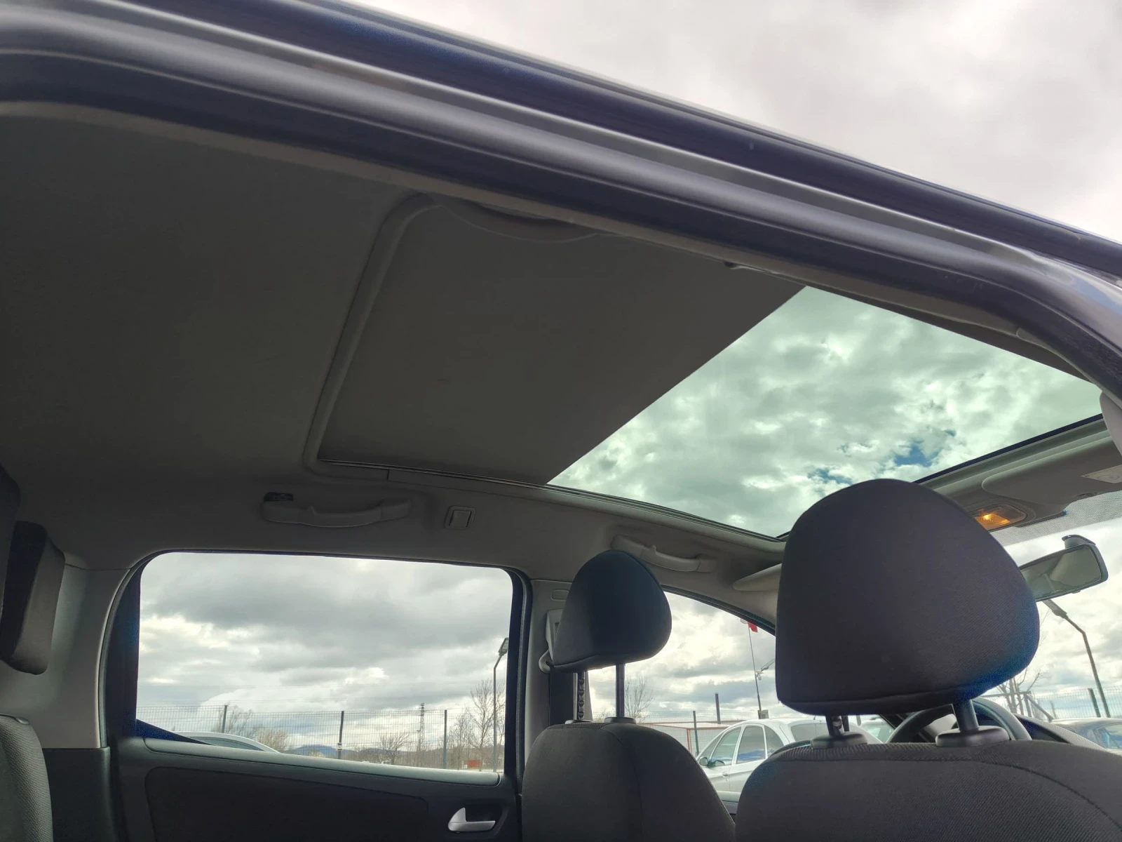 Peugeot 207 1.4i, снимка 14 - Автомобили и джипове - 54088226