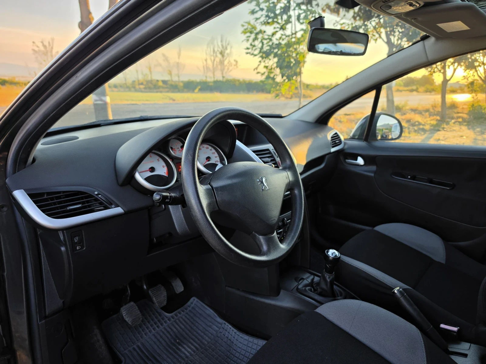 Peugeot 207 1.4i | Mobile.bg � ����������� 12