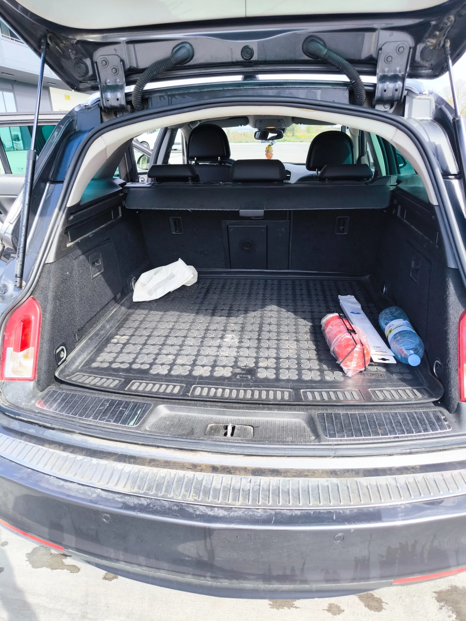 Opel Insignia, снимка 7 - Автомобили и джипове - 54233316